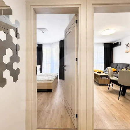 1br Golden Urban Retreat With Parking Апартаменти Варна