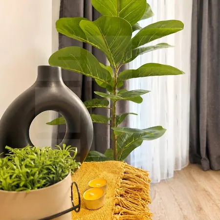 1br Golden Urban Retreat With Parking Апартаменти *