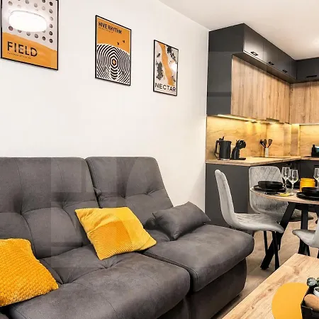 1br Golden Urban Retreat With Parking Варна