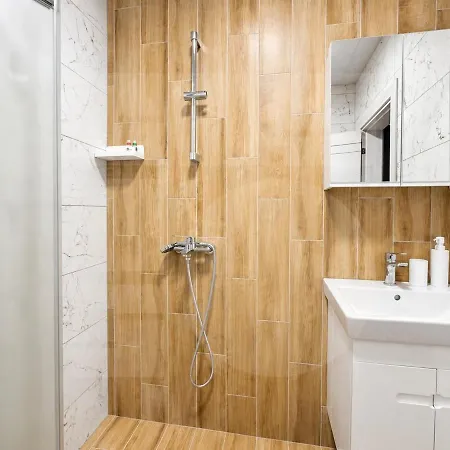 1br Golden Urban Retreat With Parking Апартаменти *