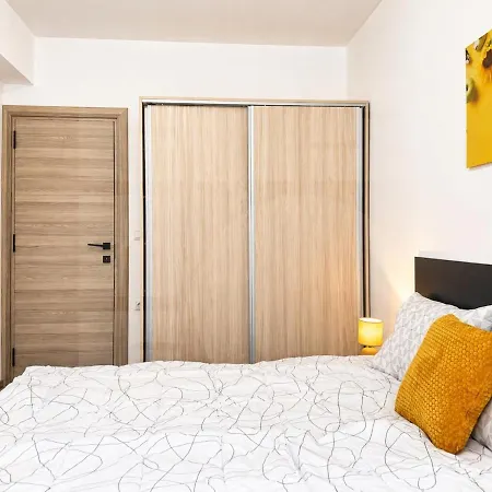 1br Golden Urban Retreat With Parking Варна
