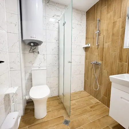 Апартаменти 1br Golden Urban Retreat With Parking *