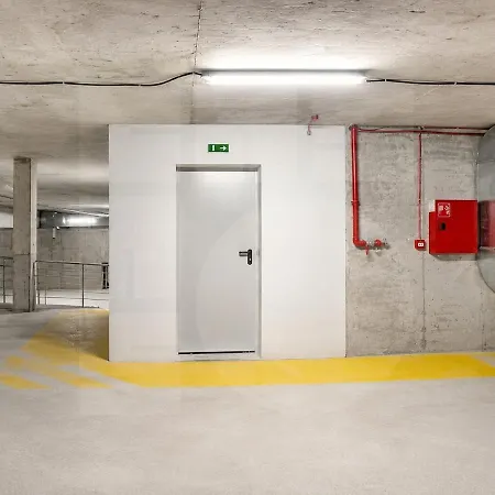 1br Golden Urban Retreat With Parking Апартаменти